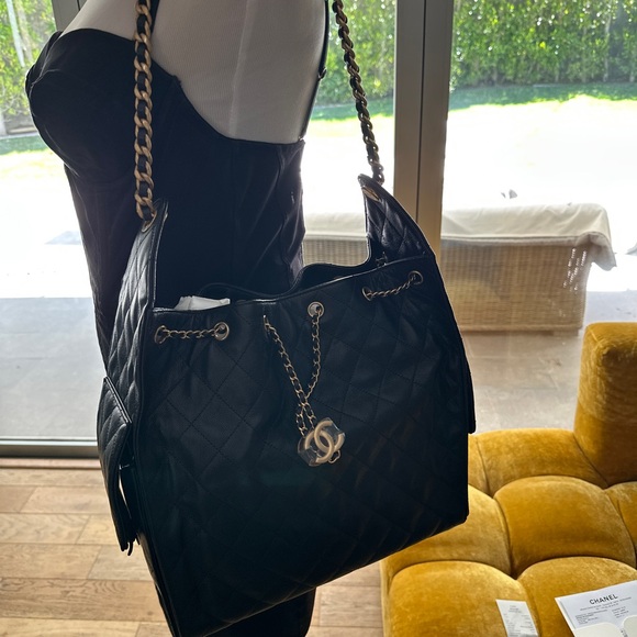 NEW✨ Chanel 25 Leather Hobo Bag Medium - Black - Picture 14 of 15